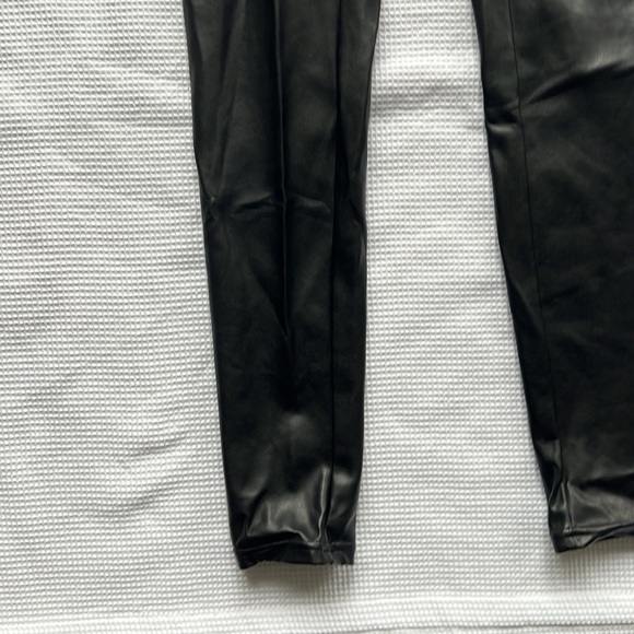 Aritzia, Wilfred, free, skin tight leggings in size extra small - Picture 4 of 5